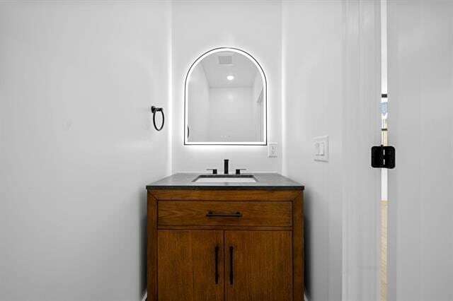 Building Photo - 27 Graham St