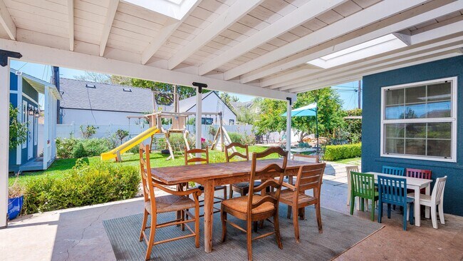 Building Photo - Single story, 4 bedroom, plus detached off...