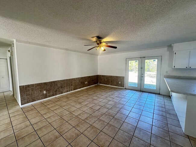 Building Photo - 606 Water Rd