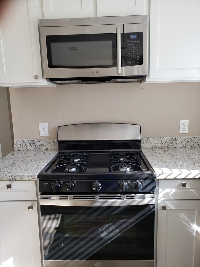 Building Photo - 1911 Richmond Vantage Dr