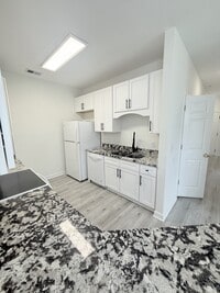 Building Photo - 129 Ashley Park Dr