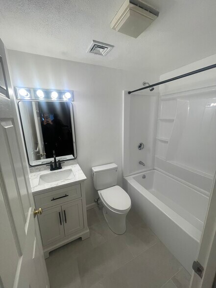 Building Photo - 238 Hanover St