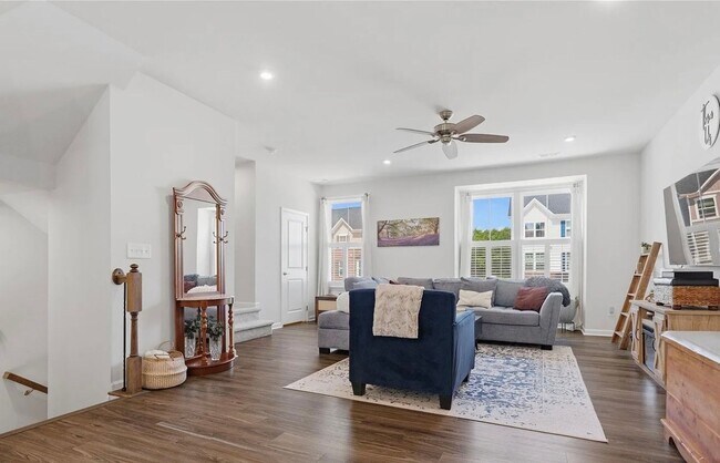 Building Photo - 2527 Grantham Place Dr