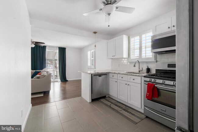 Building Photo - 8 Adams Ave