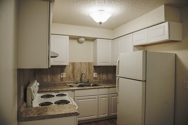 Building Photo - Very Nice Condo close to HWY I-25
