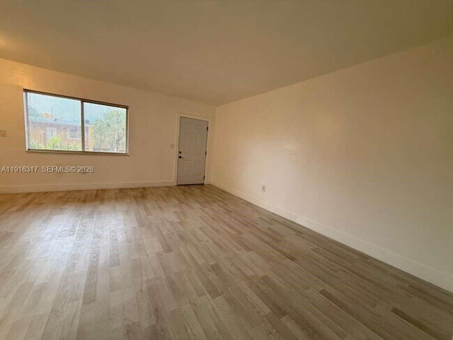 Building Photo - 1280 W 54th St