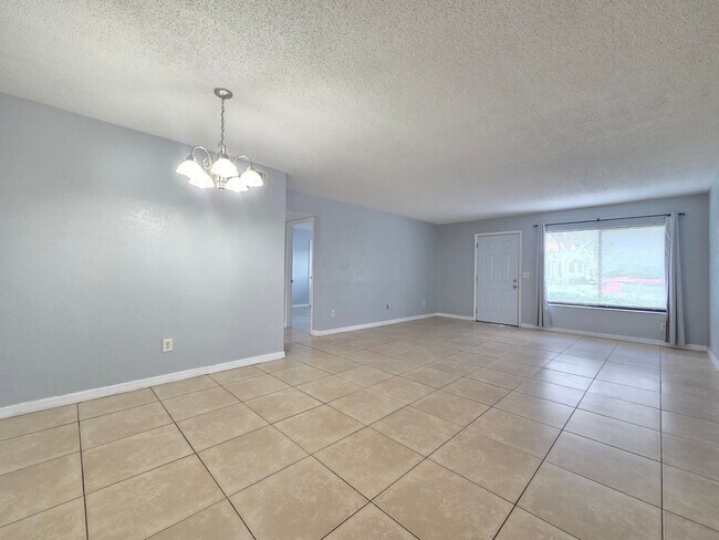 Building Photo - 605 Northlake Blvd
