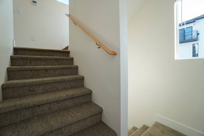 Building Photo - 4613 Iota St