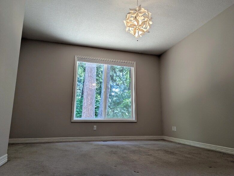 Building Photo - 12150 SW Sheldrake Way