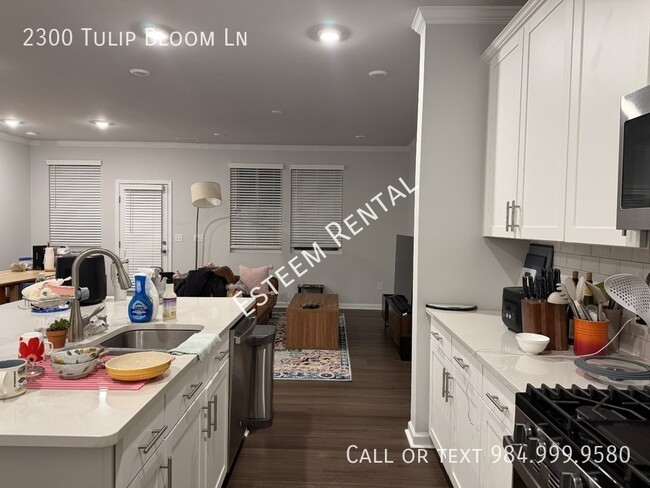 Building Photo - 2300 Tulip Bloom Ln