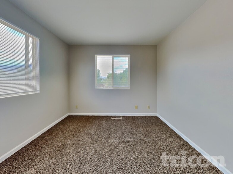 Building Photo - 9665 Meadowstar Dr