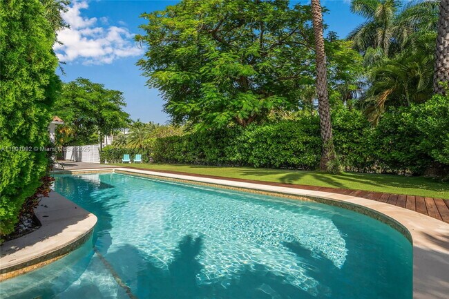 Building Photo - 140 N Hibiscus Dr