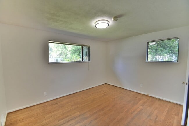 Building Photo - 3bd/1ba Seattle Home