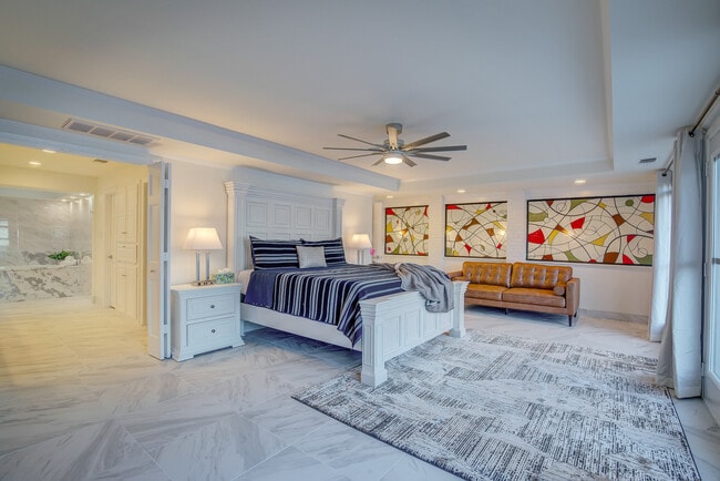 Building Photo - 8402 Columbia Dr