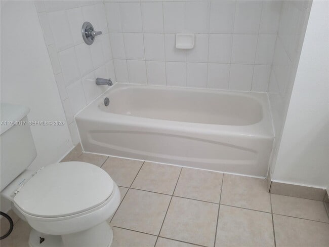 Building Photo - 7910 N Nob Hill Rd