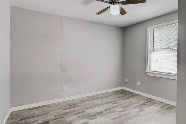 Building Photo - 7438 Bywood St