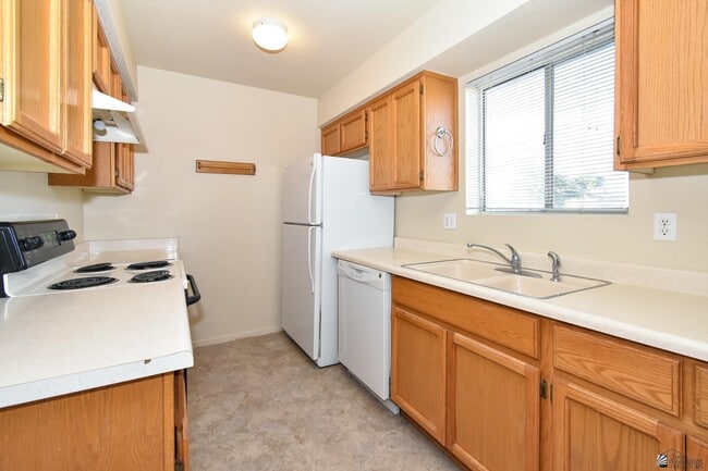 Building Photo - 8840 E 38th Ln