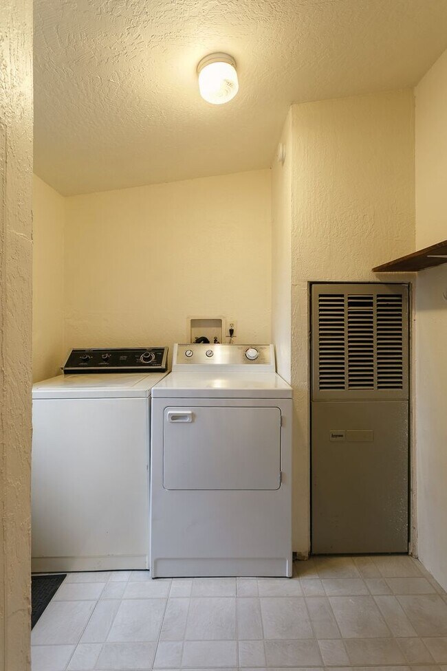 Building Photo - 3 Bedroom 1.75 Bath Mobile Home with Garag...