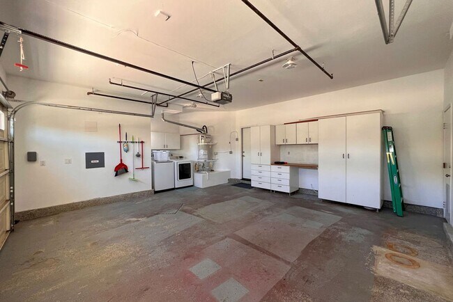 Building Photo - 33882 Diana Dr