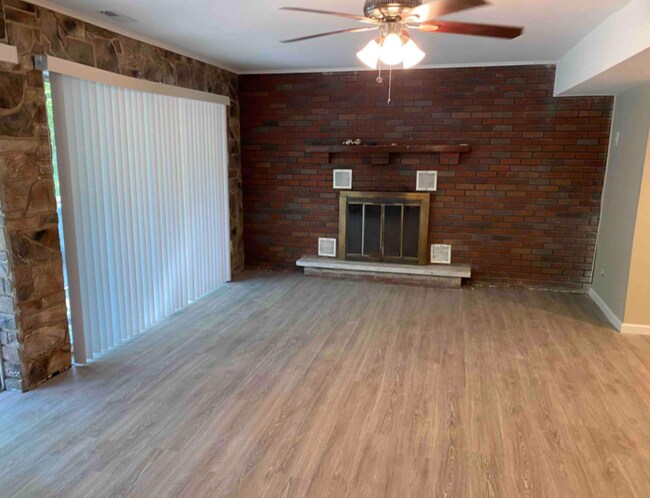 Building Photo - NOW AVAILABLE! - 201 Thompson Ave, Waterfo...