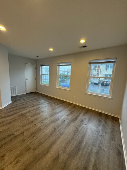 Building Photo - 1303 Wyndham Dr