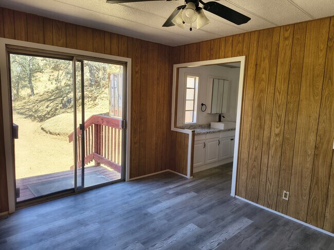 Building Photo - 35468 E Kings Canyon Rd