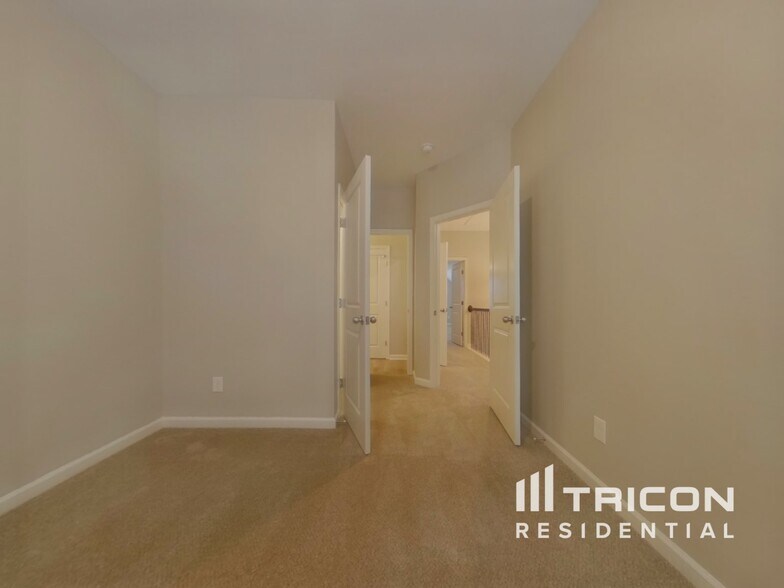 Building Photo - 218 Evergreen Way