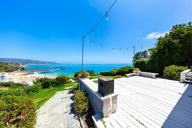 Building Photo - Incredible ocean views and private steps t...