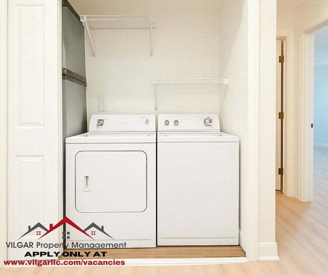 Building Photo - WOW Factor! 2BR/2BA Gem w/ Quartz Counters...