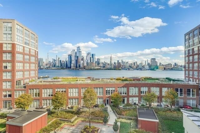 Building Photo - 1100 Maxwell Ln