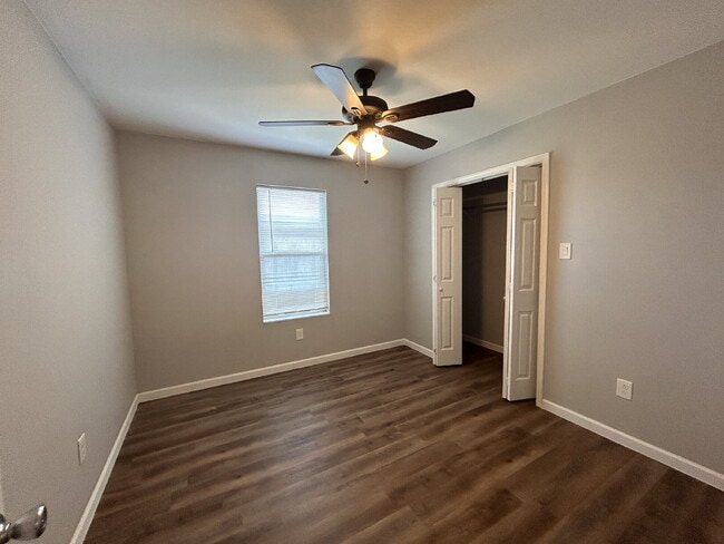 Building Photo - Beautiful Duplex!