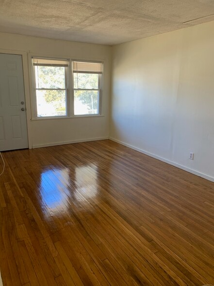 Building Photo - 49 DuPont Pl