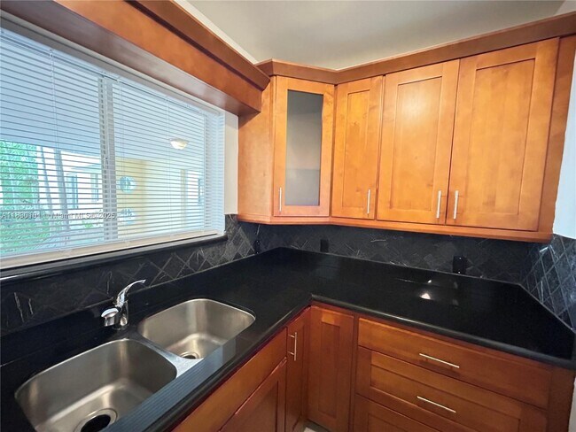Primary Photo - 2880 Pine Tree Dr