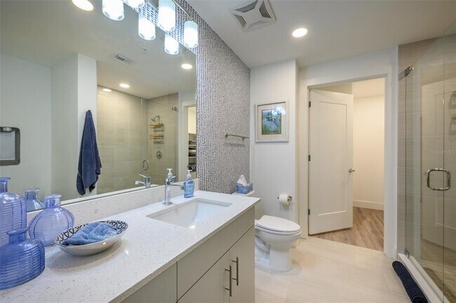 Building Photo - 1703 N Tamiami Trl
