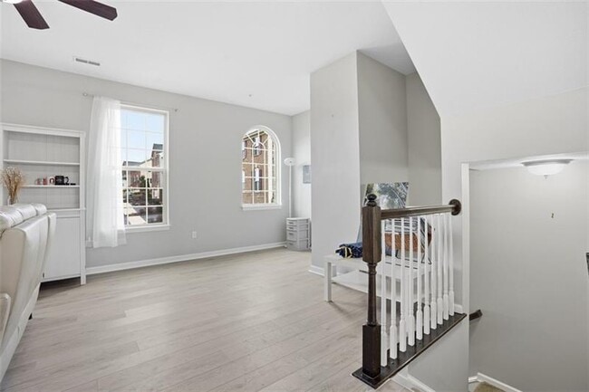 Building Photo - 404 Aprilmae Way