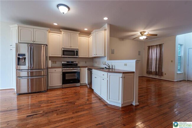 Building Photo - 5811 Fresh Meadow Dr