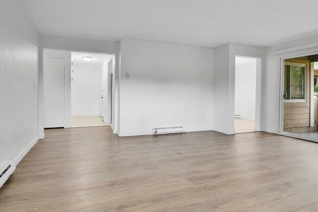 Building Photo - $1,895 - 2 Bed 2 Bath Condo in Aurora with...