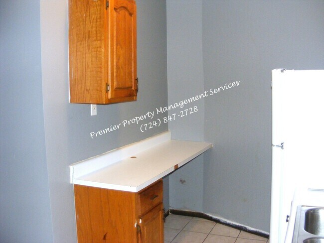 Building Photo - 699 Olive Ln