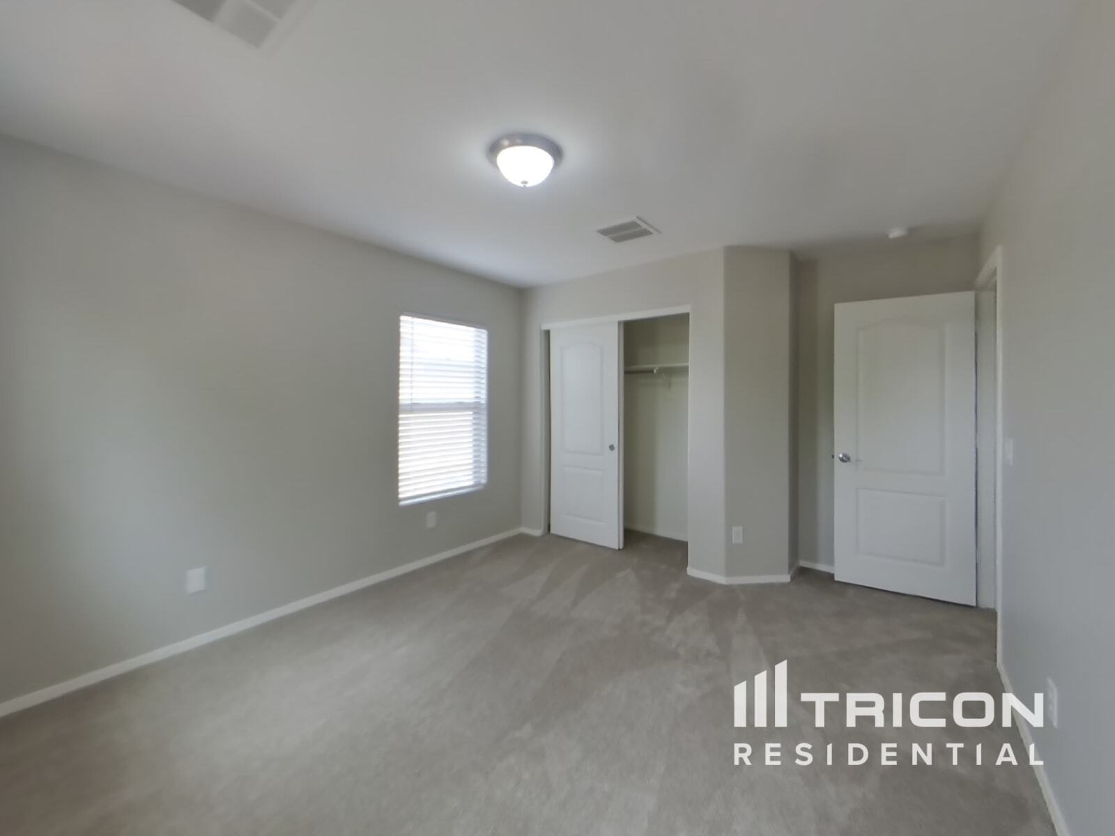 Building Photo - 4930 E Del Rio Dr