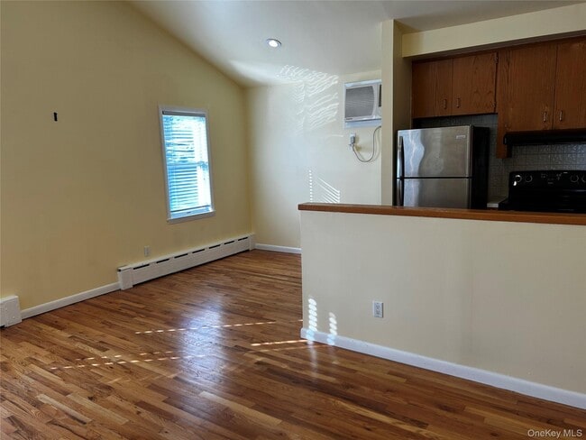 Building Photo - 8 Hickory Rd