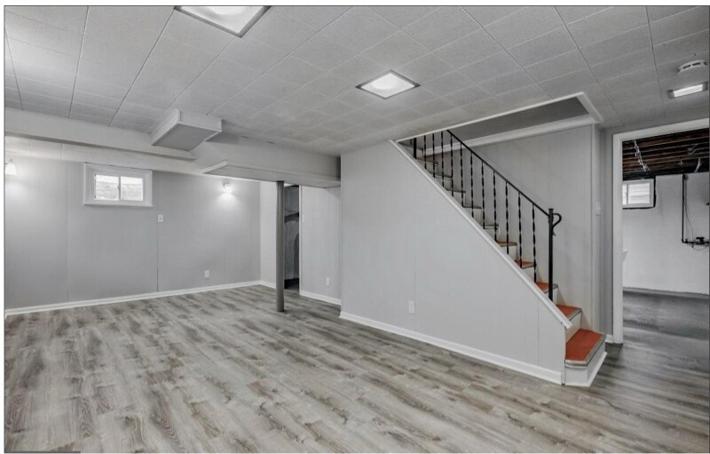 Building Photo - 345 W Signal Hill Rd