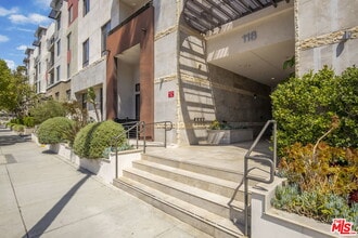 Building Photo - 118 S Kenwood St