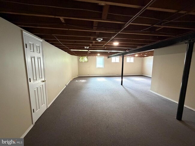 Building Photo - 319 Meetinghouse Ln
