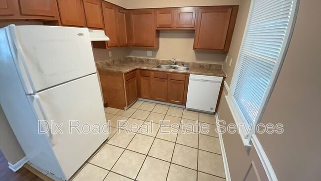 Building Photo - 921 Millikin St