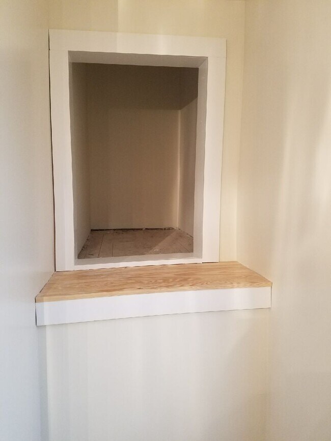 Building Photo - 803 S Rogers St