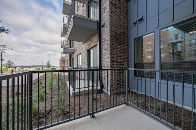 Building Photo - 7905 McKinney Falls Pkwy
