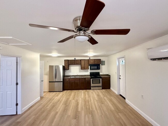 Building Photo - One bedroom, one bath house in Burlington