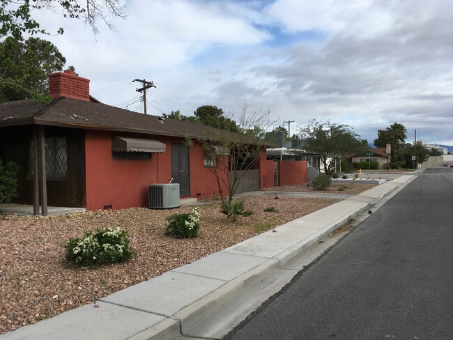 Building Photo - Spacious 3Bed/2Bath, 1-Story Ranch Home lo...