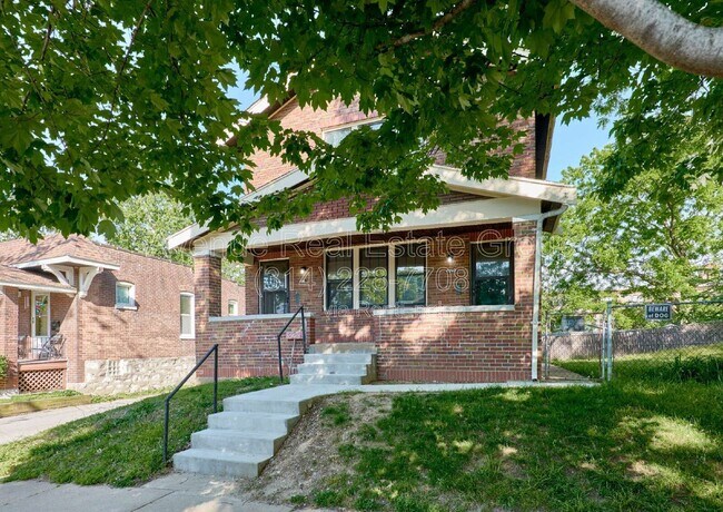 Building Photo - 5021 Ray Ave