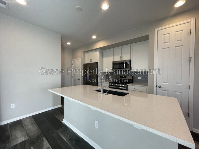 Building Photo - 9661 Truckee St
